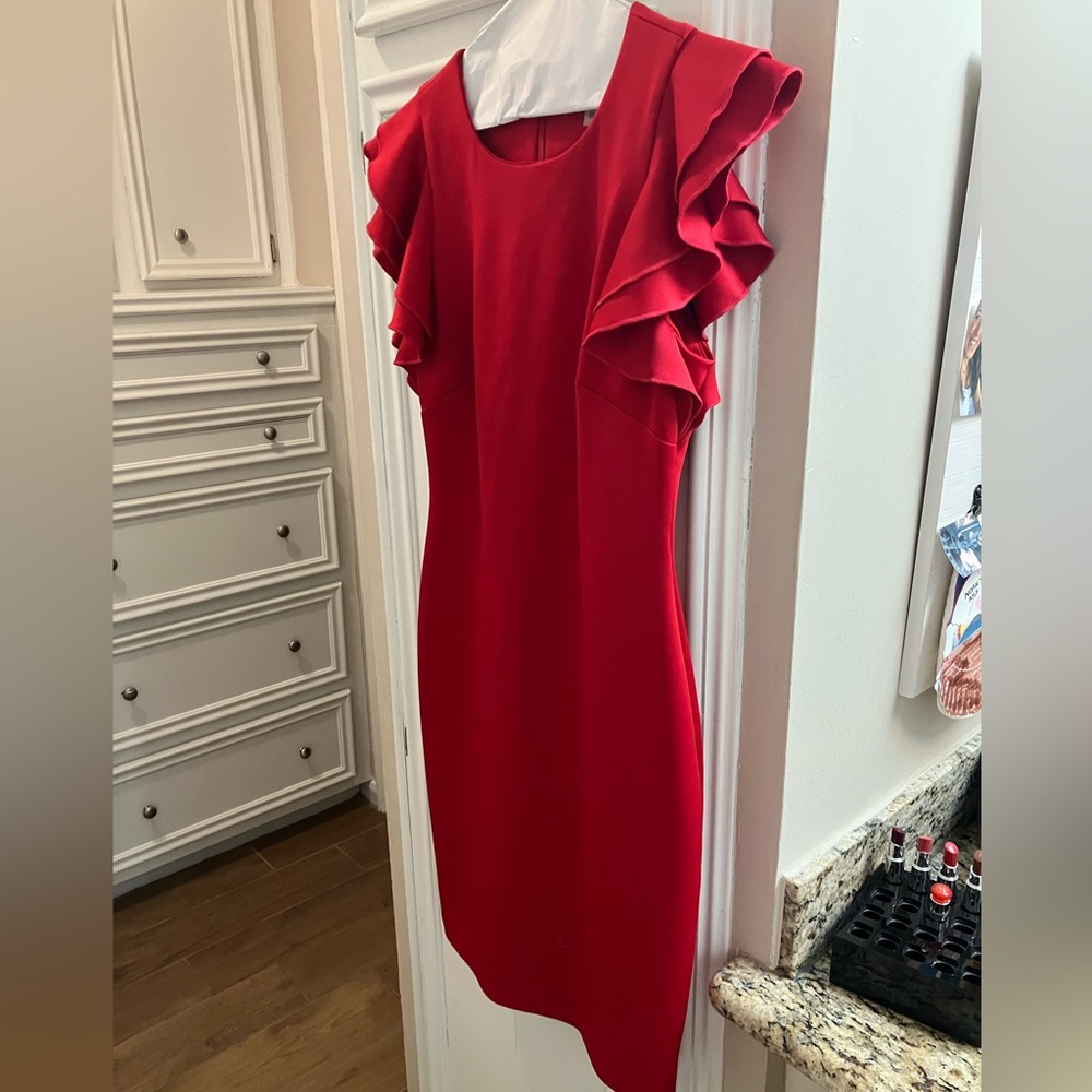 Show stopper 🔥 red dress!